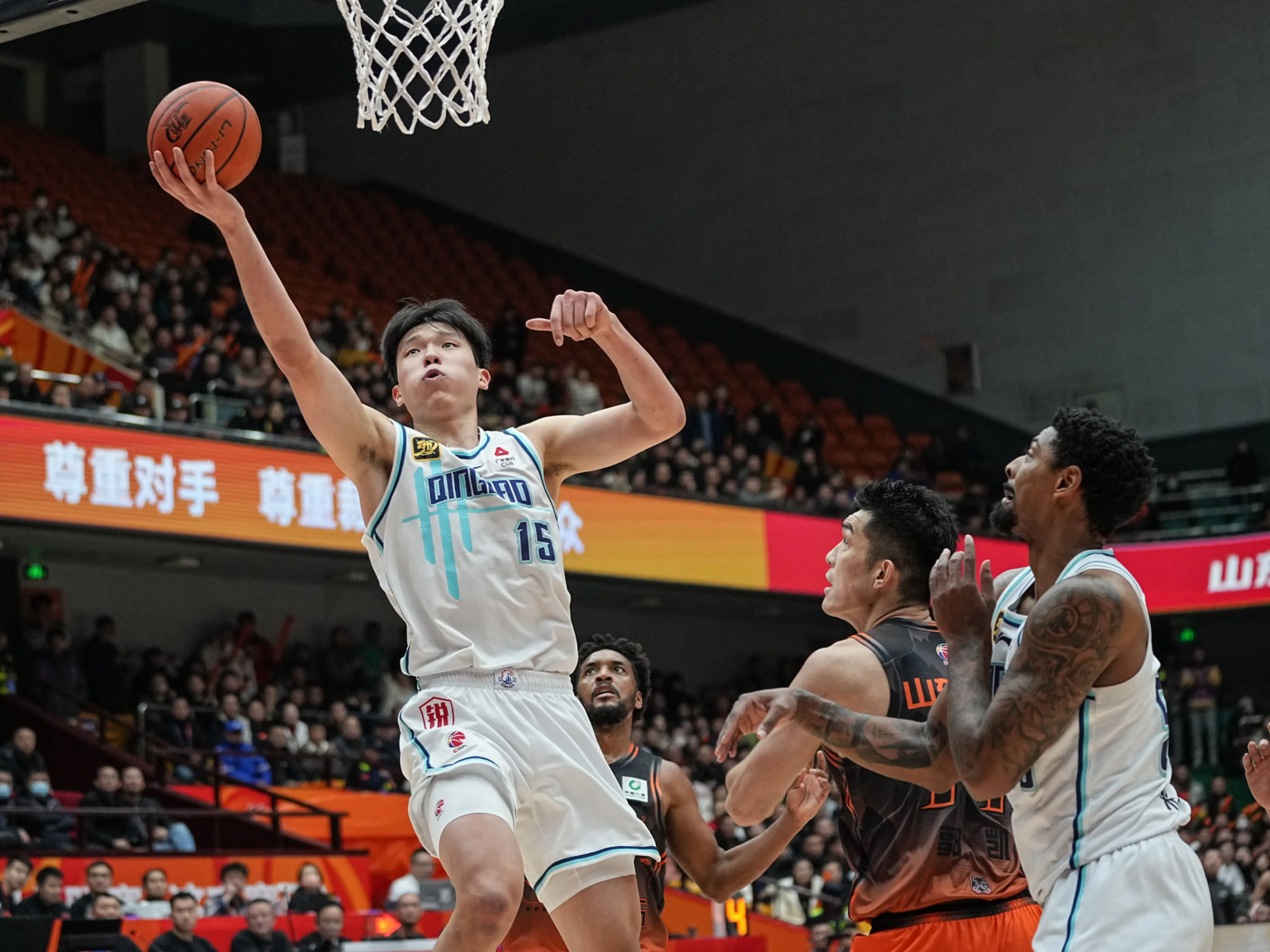 AYX SPORTS-今晨CBA常规赛传出新动向，圣安东尼奥马刺单刀错失，管理层表态——悬念犹存，身体对抗强度拉满的简单介绍